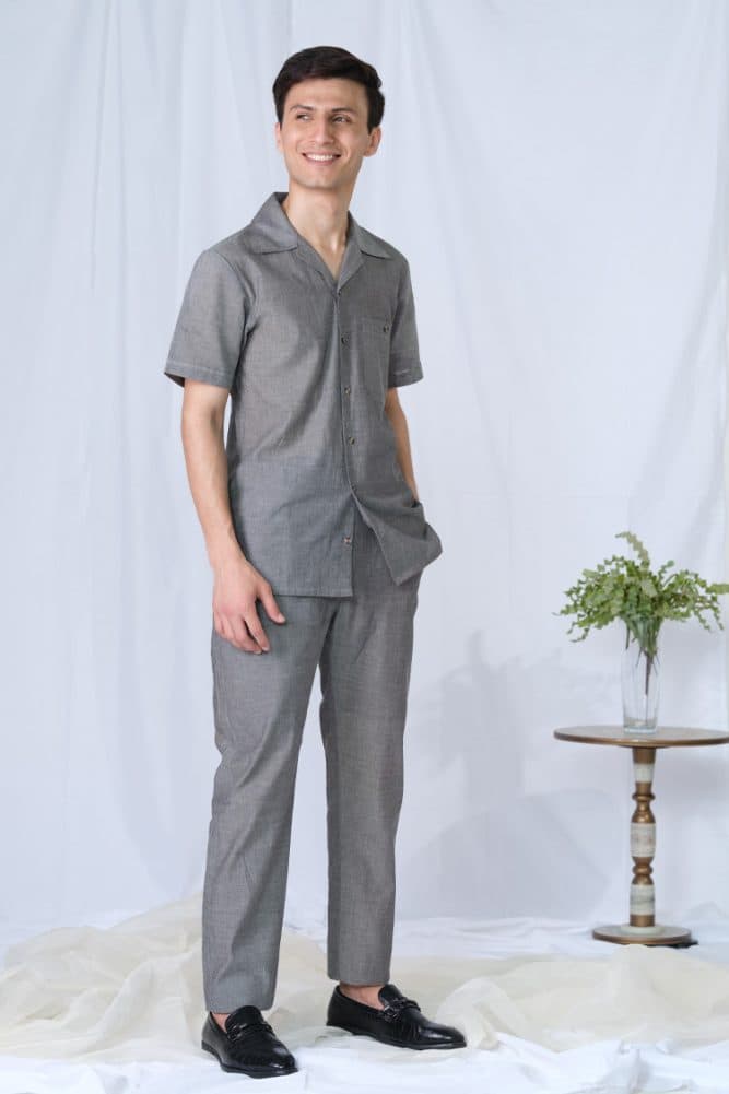 https://backend.antailors.com/wp-content/uploads/2025/05/Linen-Malay-Safari-Suit-1-667x1001-1.jpg